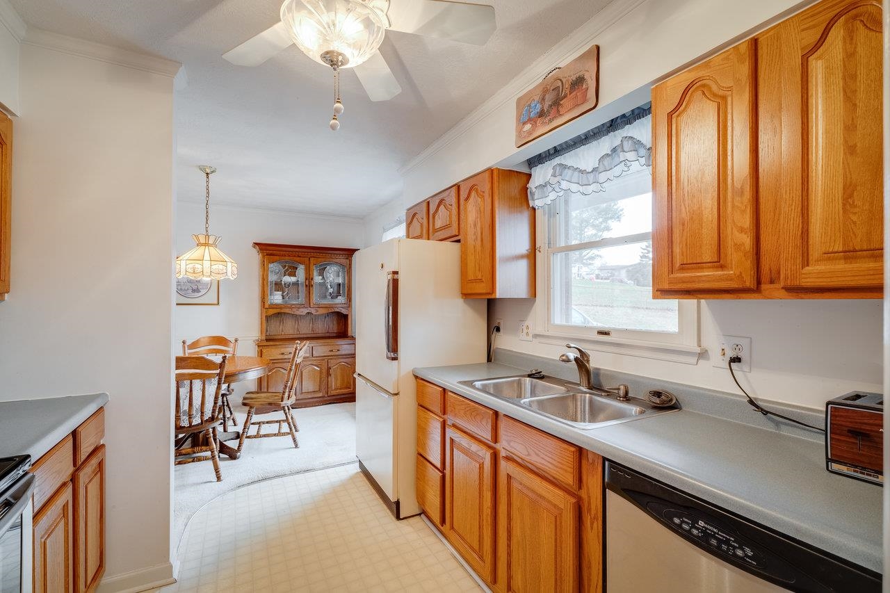 156 ABBOTT CIR