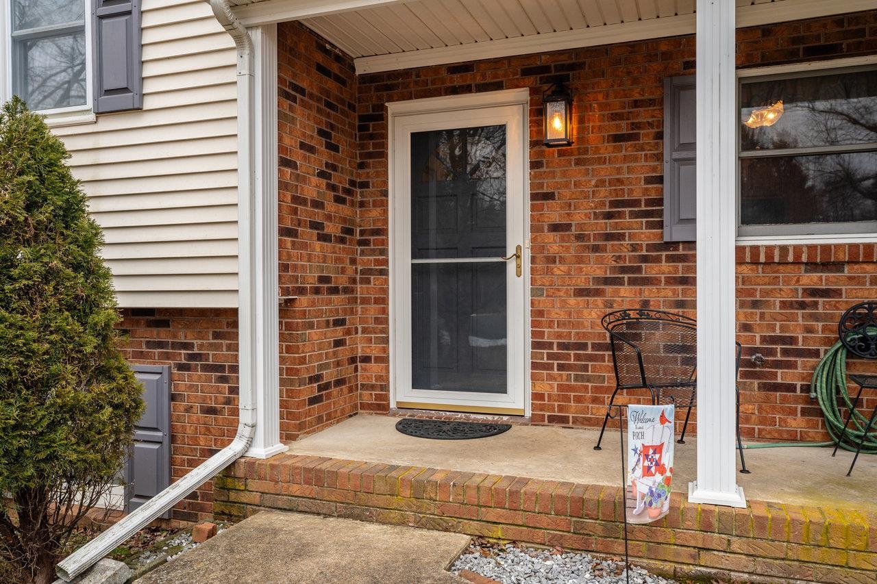 156 ABBOTT CIR