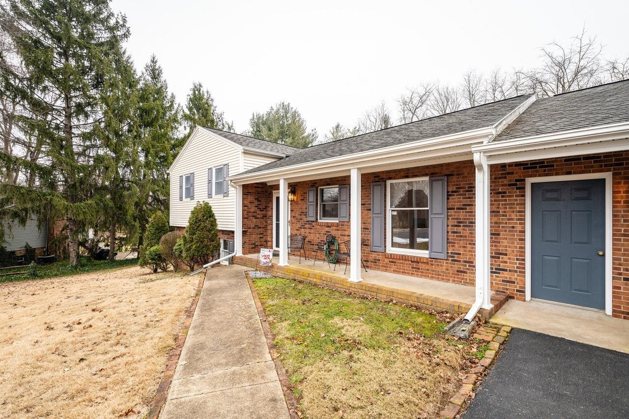 156 ABBOTT CIR