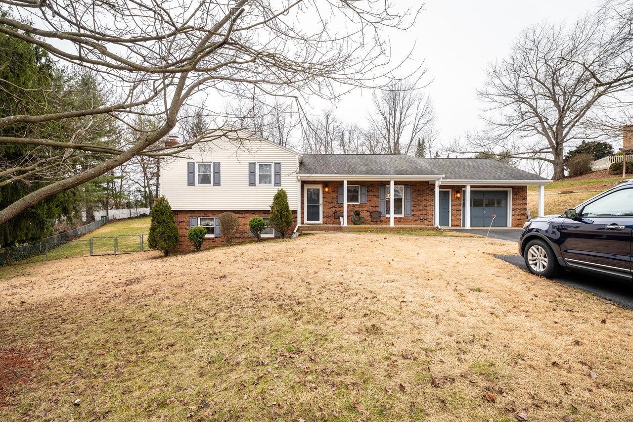 156 ABBOTT CIR