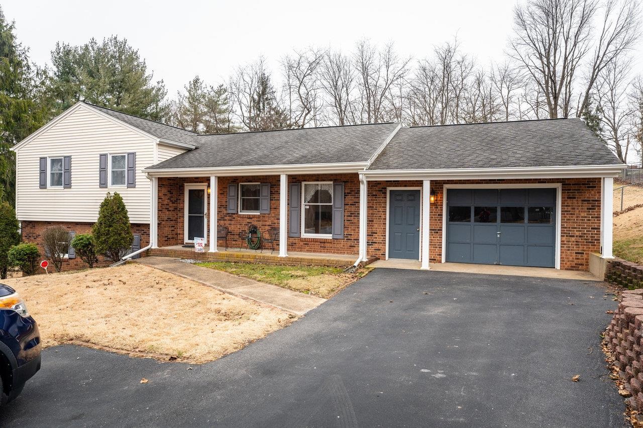 156 ABBOTT CIR