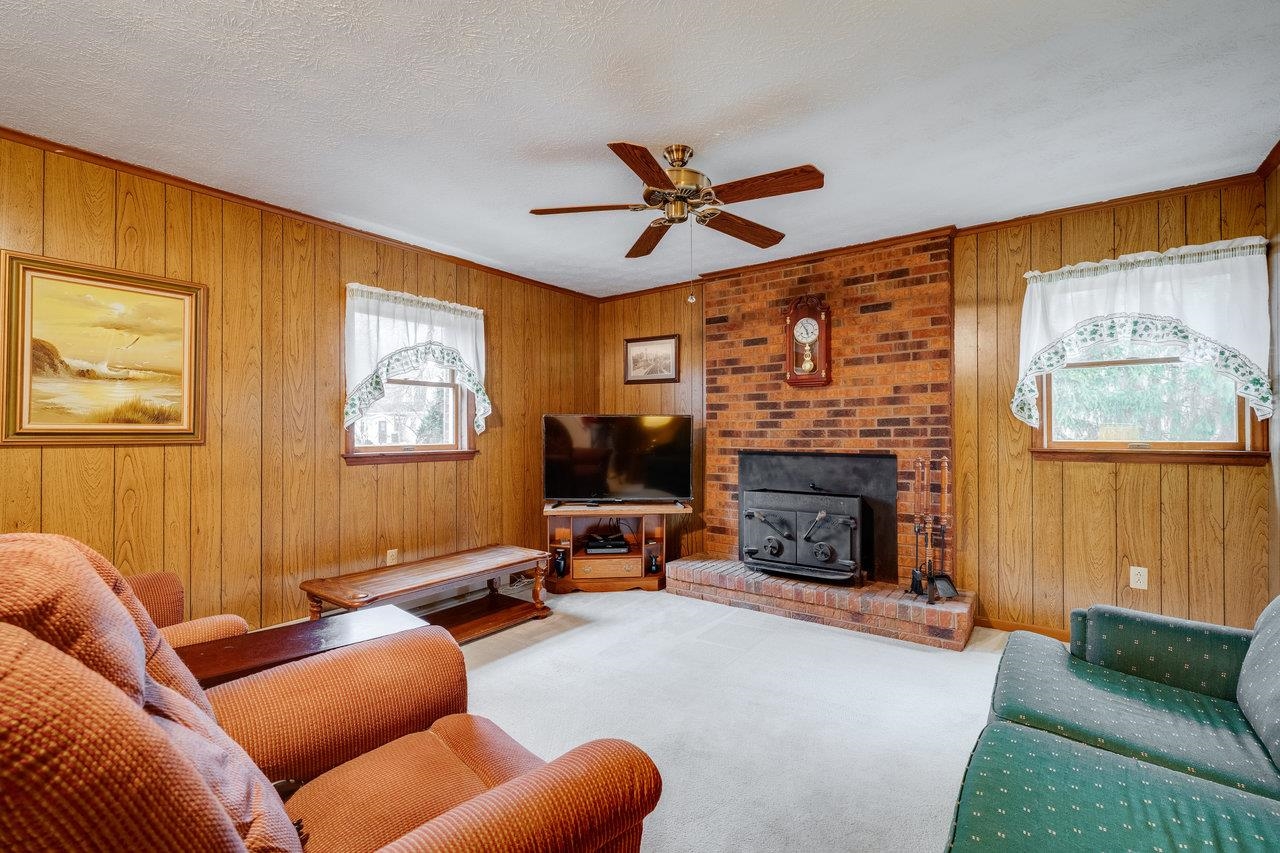 156 ABBOTT CIR