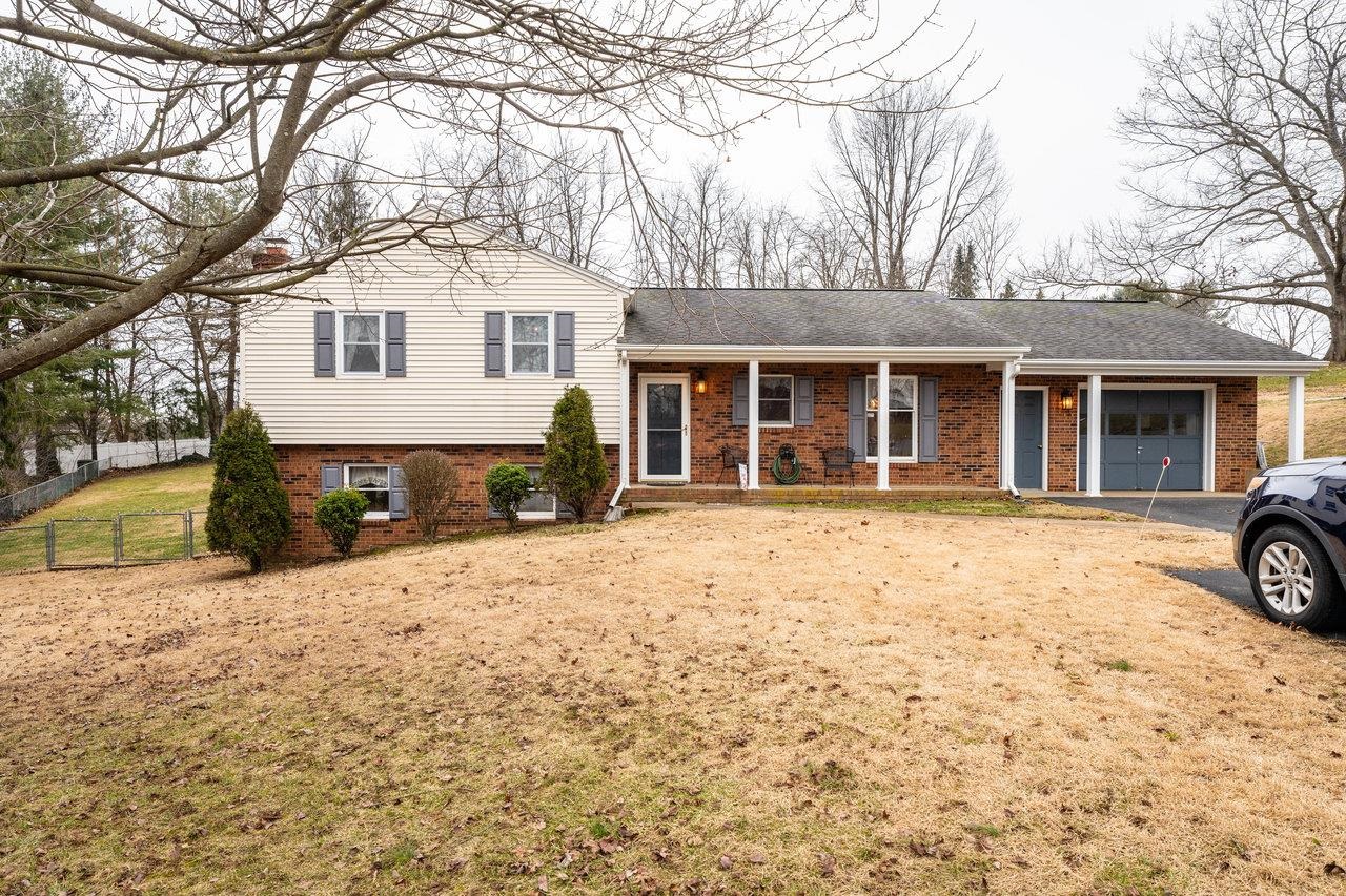 156 ABBOTT CIR