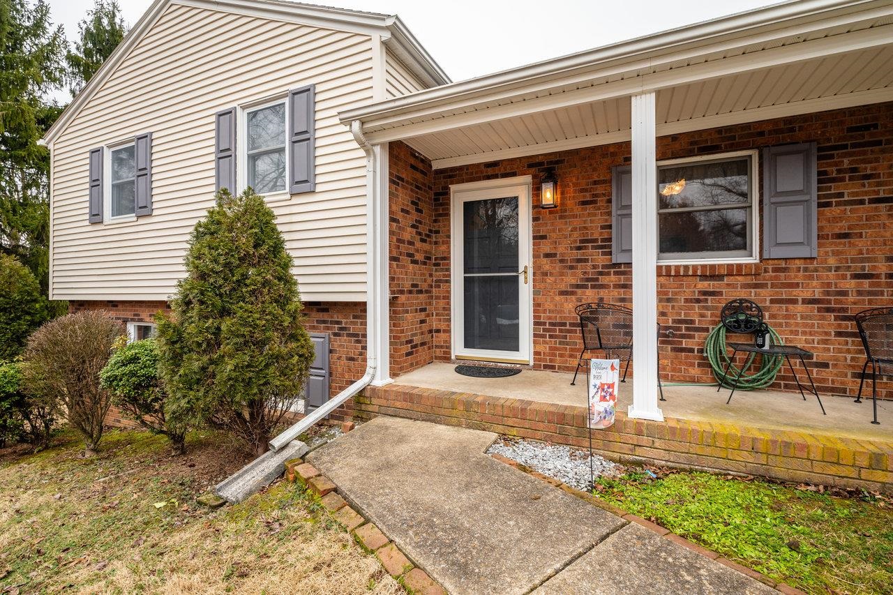 156 ABBOTT CIR