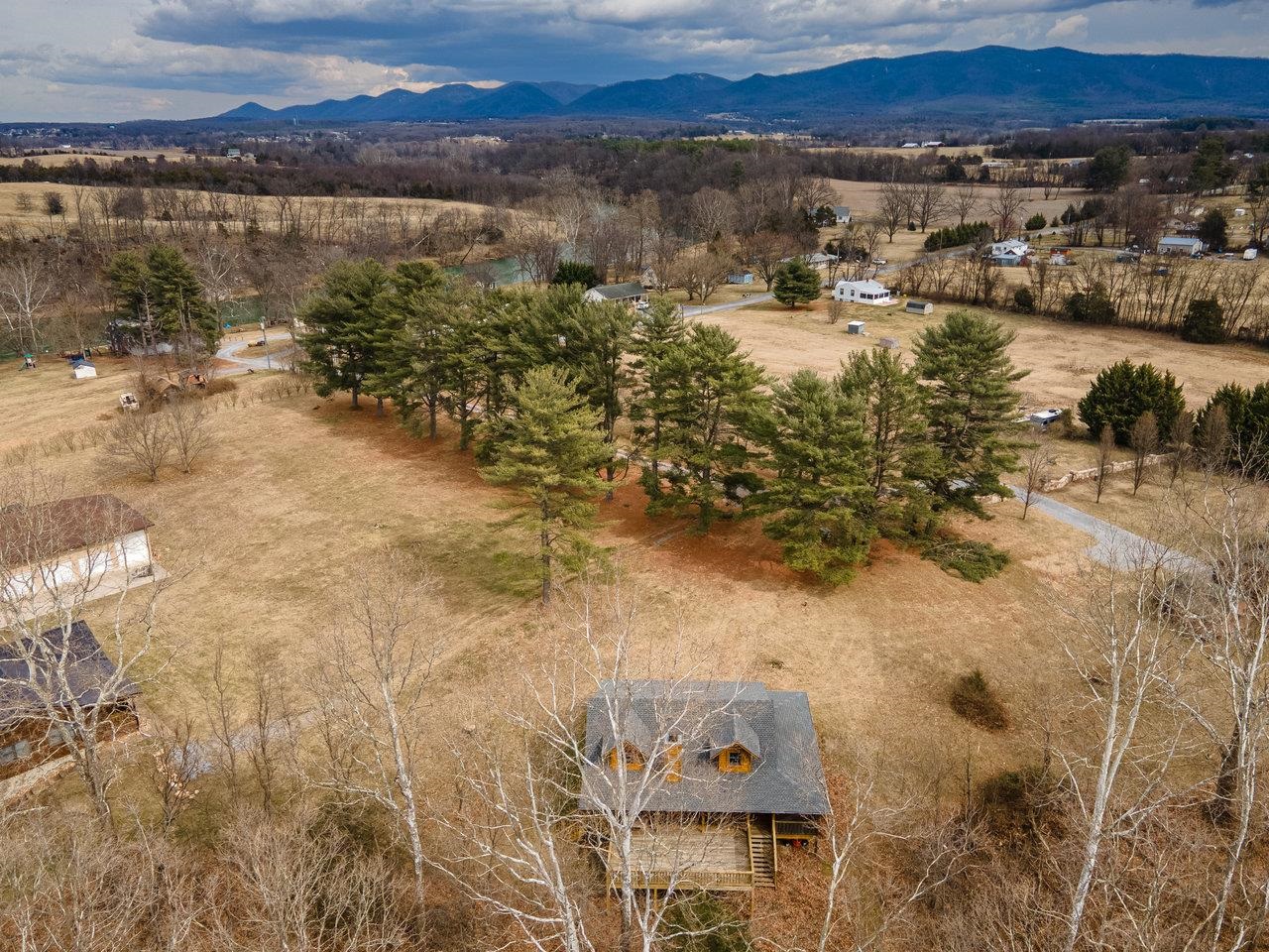 3523 RIVERBEND DR