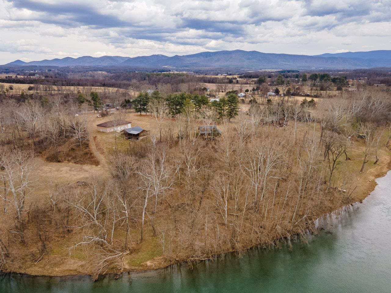 3523 RIVERBEND DR