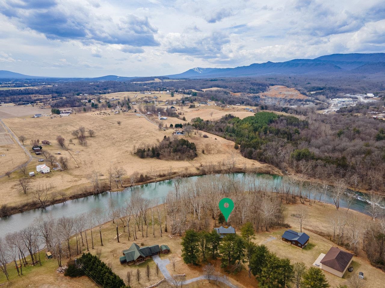 3523 RIVERBEND DR