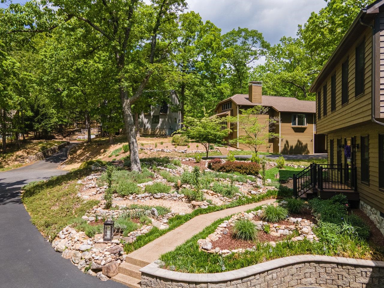 216 PINEY LN