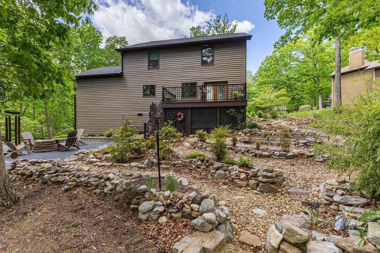 216 PINEY LN