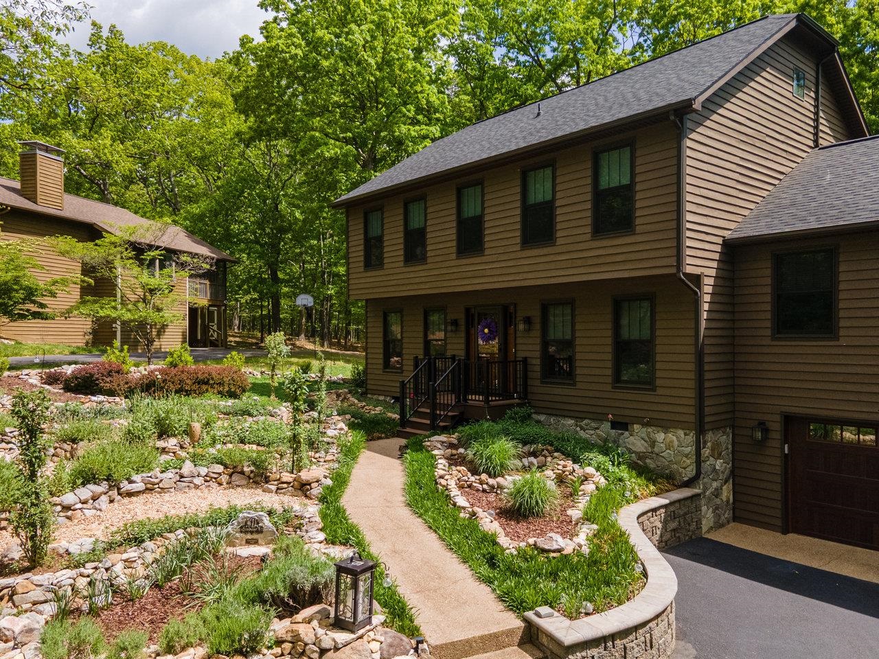 216 PINEY LN