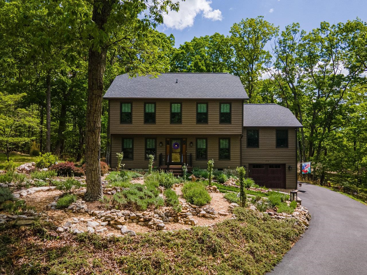 216 PINEY LN