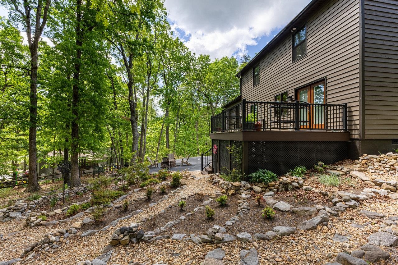 216 PINEY LN