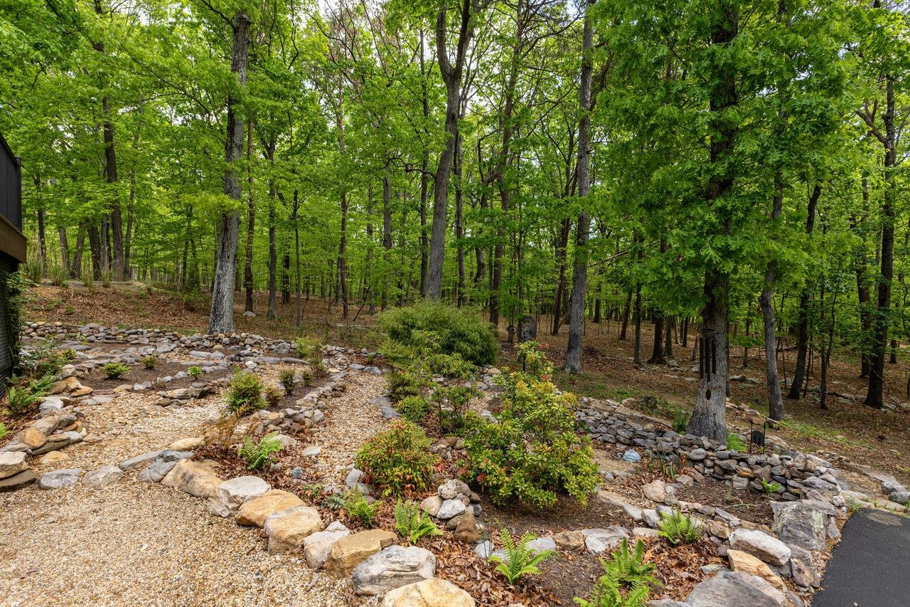 216 PINEY LN