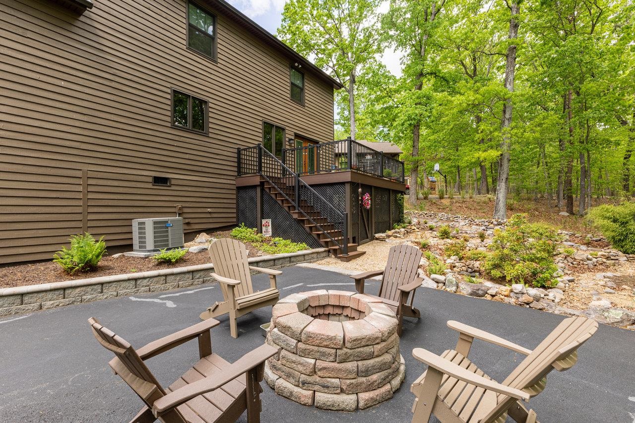 216 PINEY LN