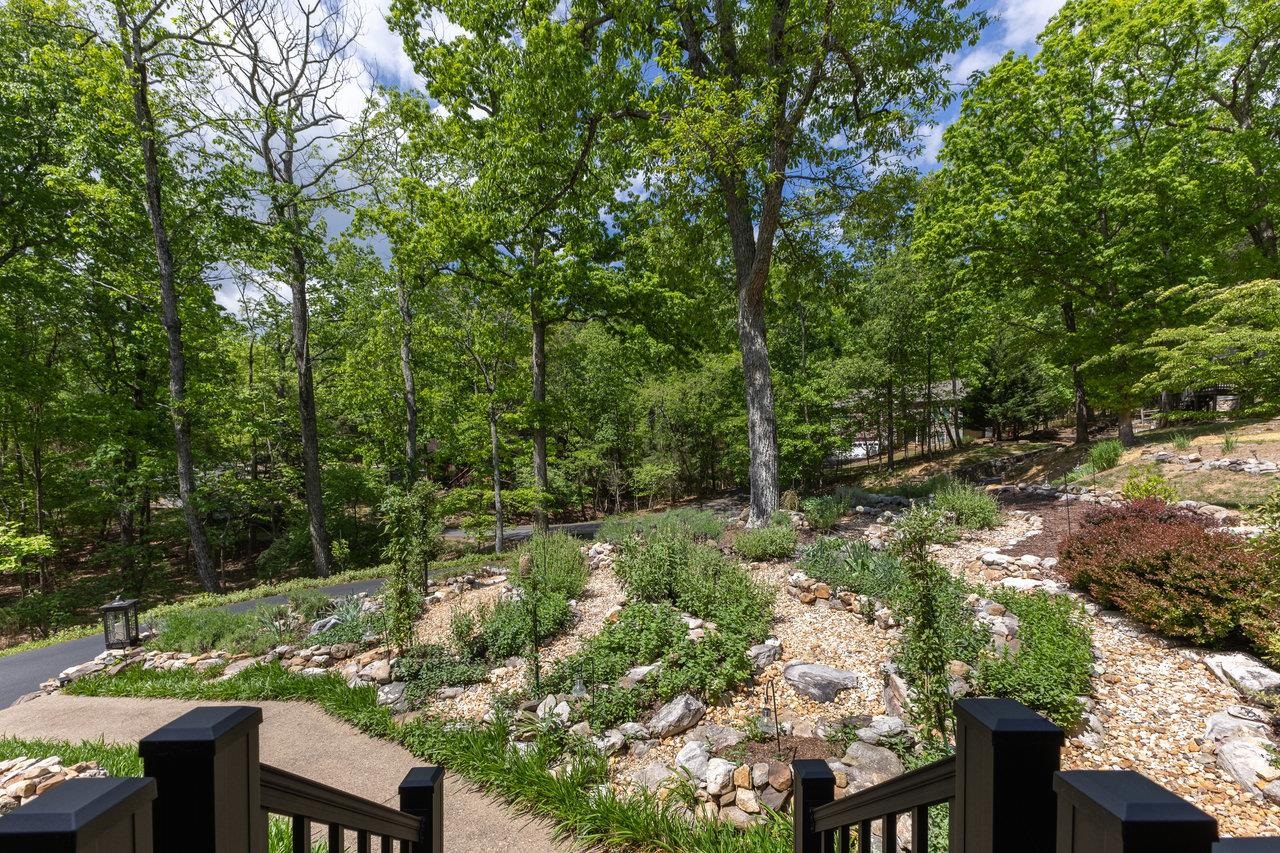216 PINEY LN