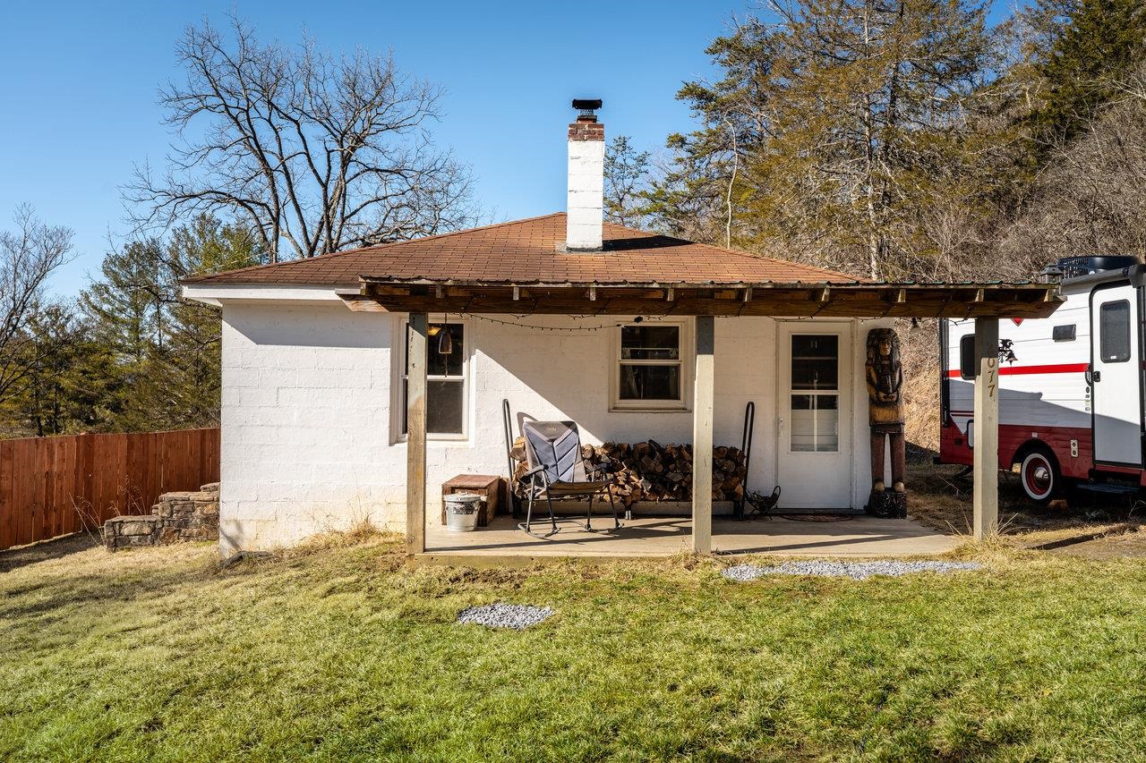 2077 DEERFIELD VALLEY RD