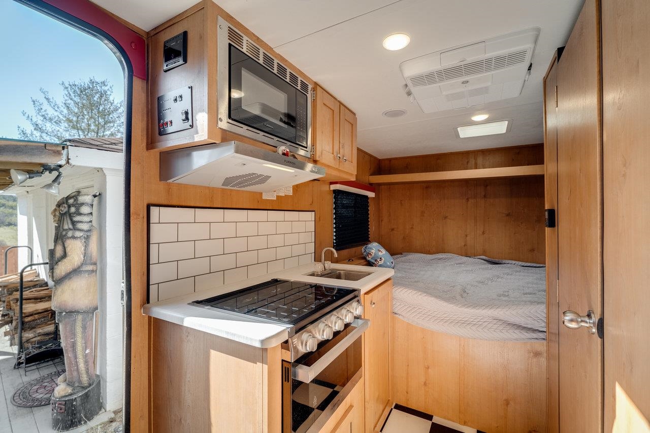 2077 DEERFIELD VALLEY RD