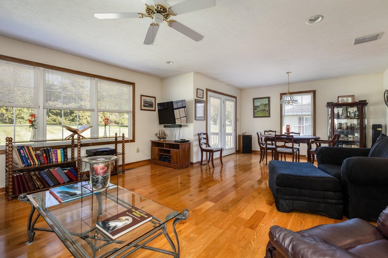 111 PRICE DR