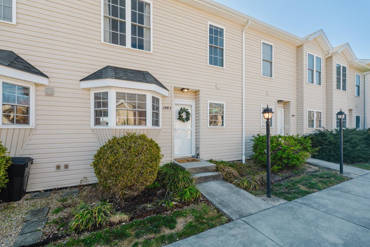 2483 MOSBY CT