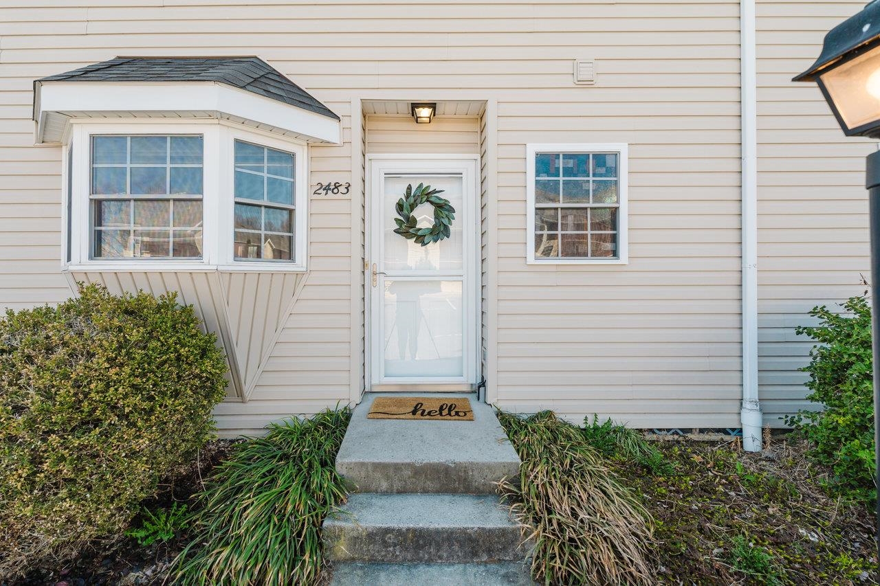 2483 MOSBY CT