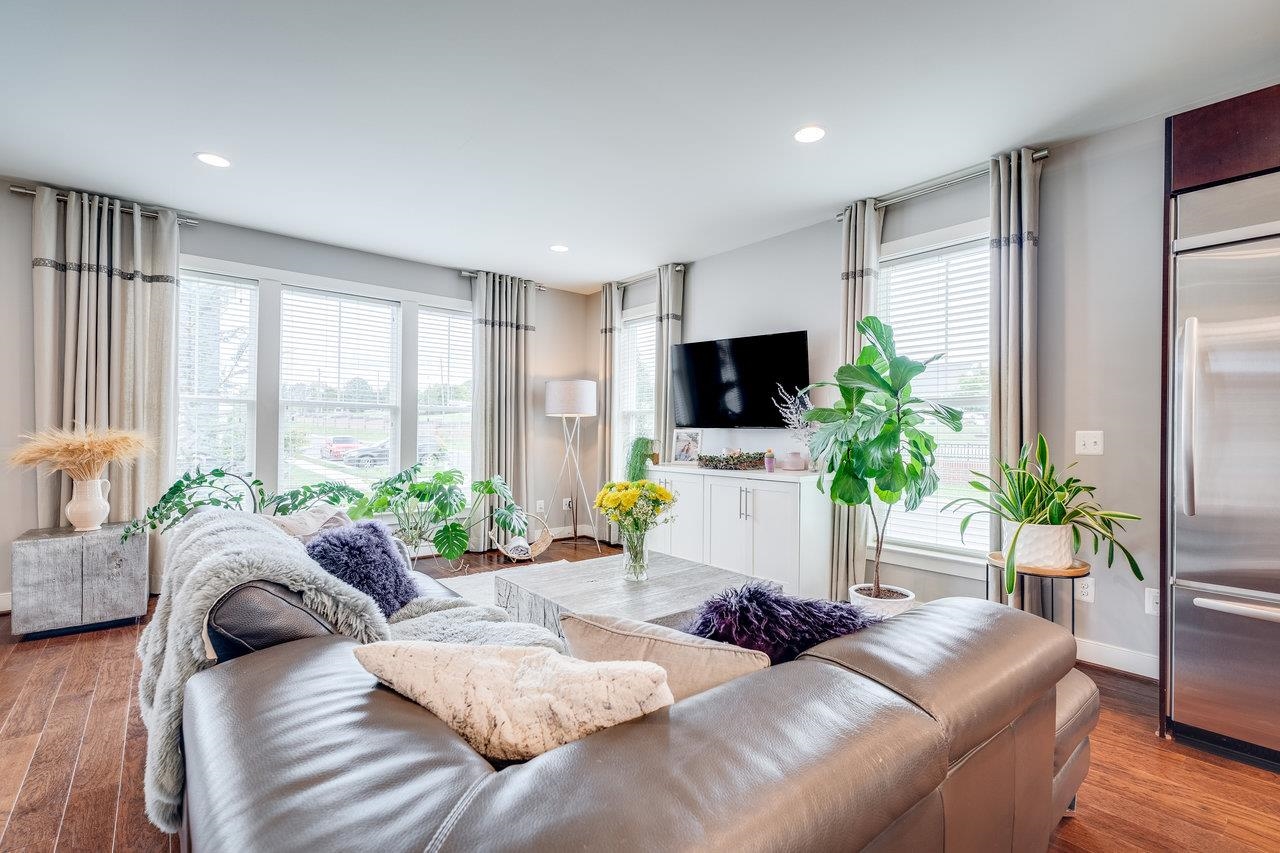 3436 CHARLESTON BLVD