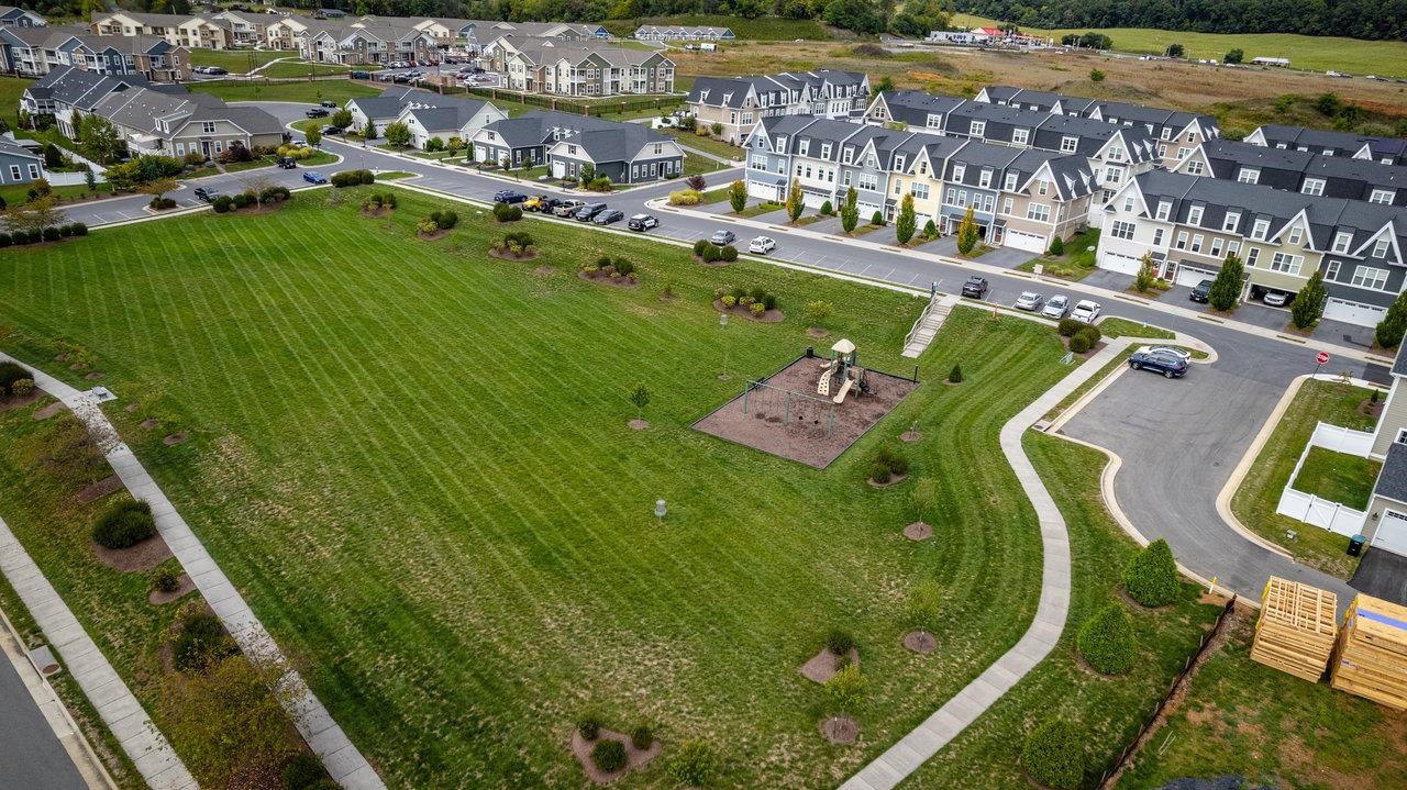 3436 CHARLESTON BLVD