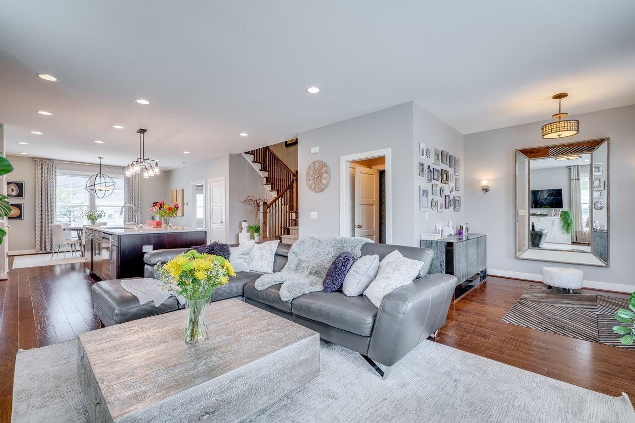 3436 CHARLESTON BLVD