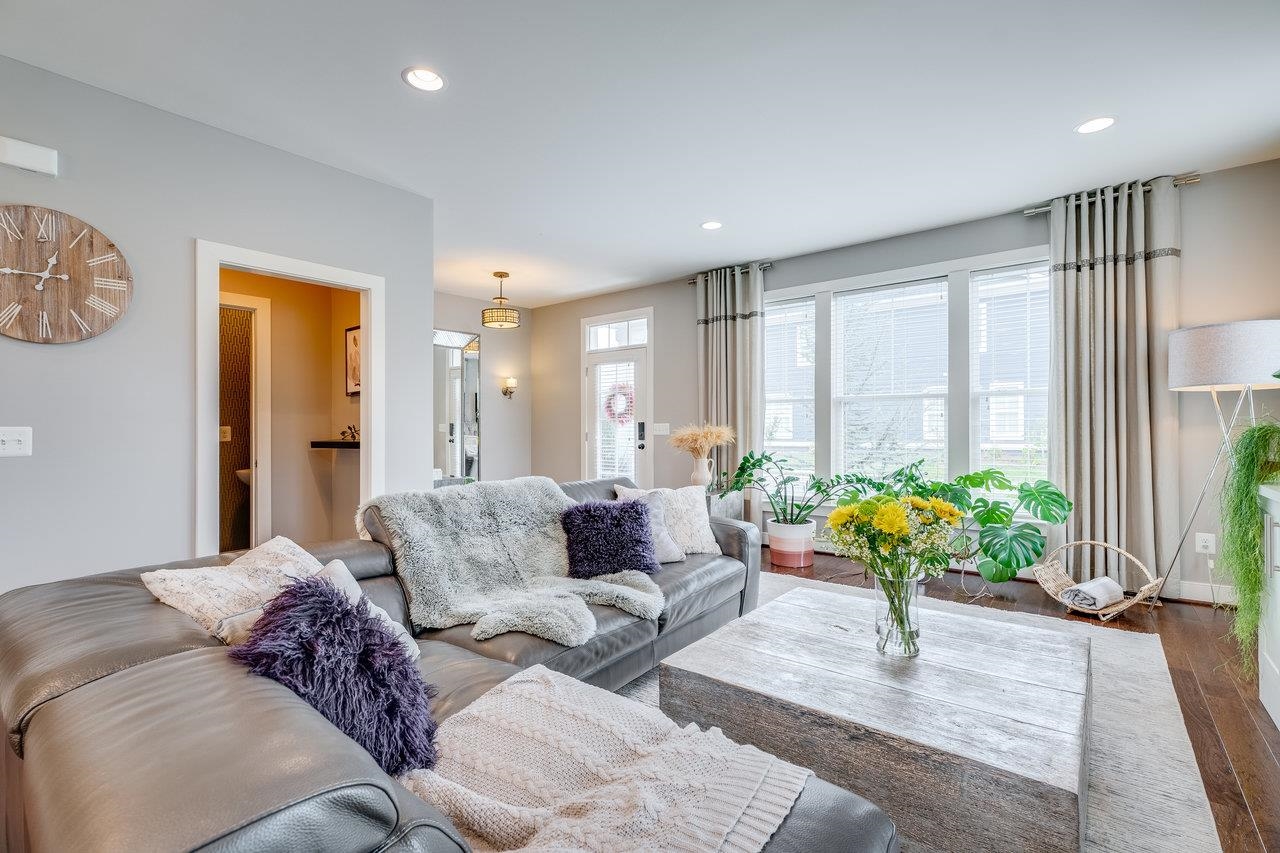 3436 CHARLESTON BLVD