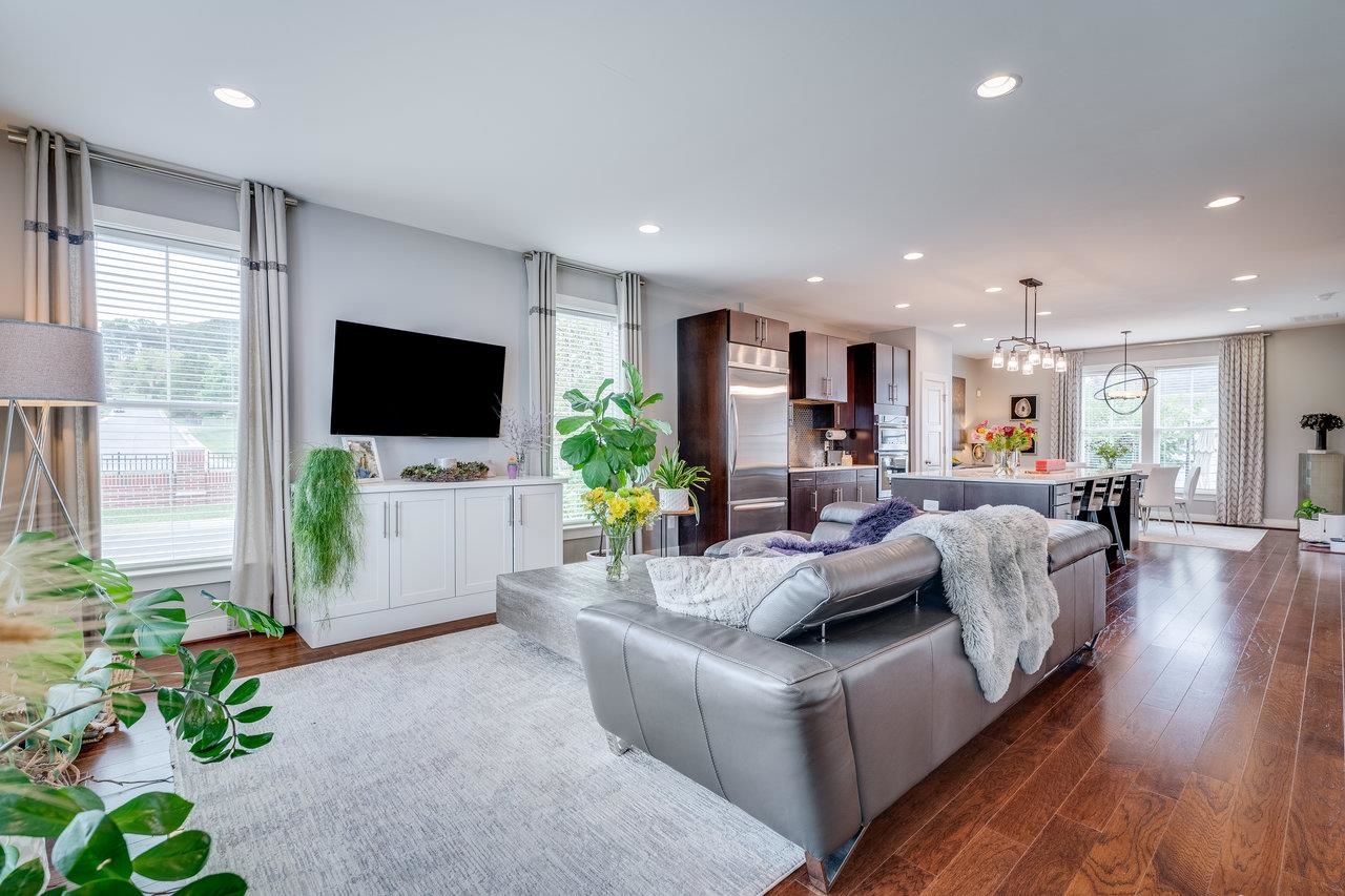 3436 CHARLESTON BLVD