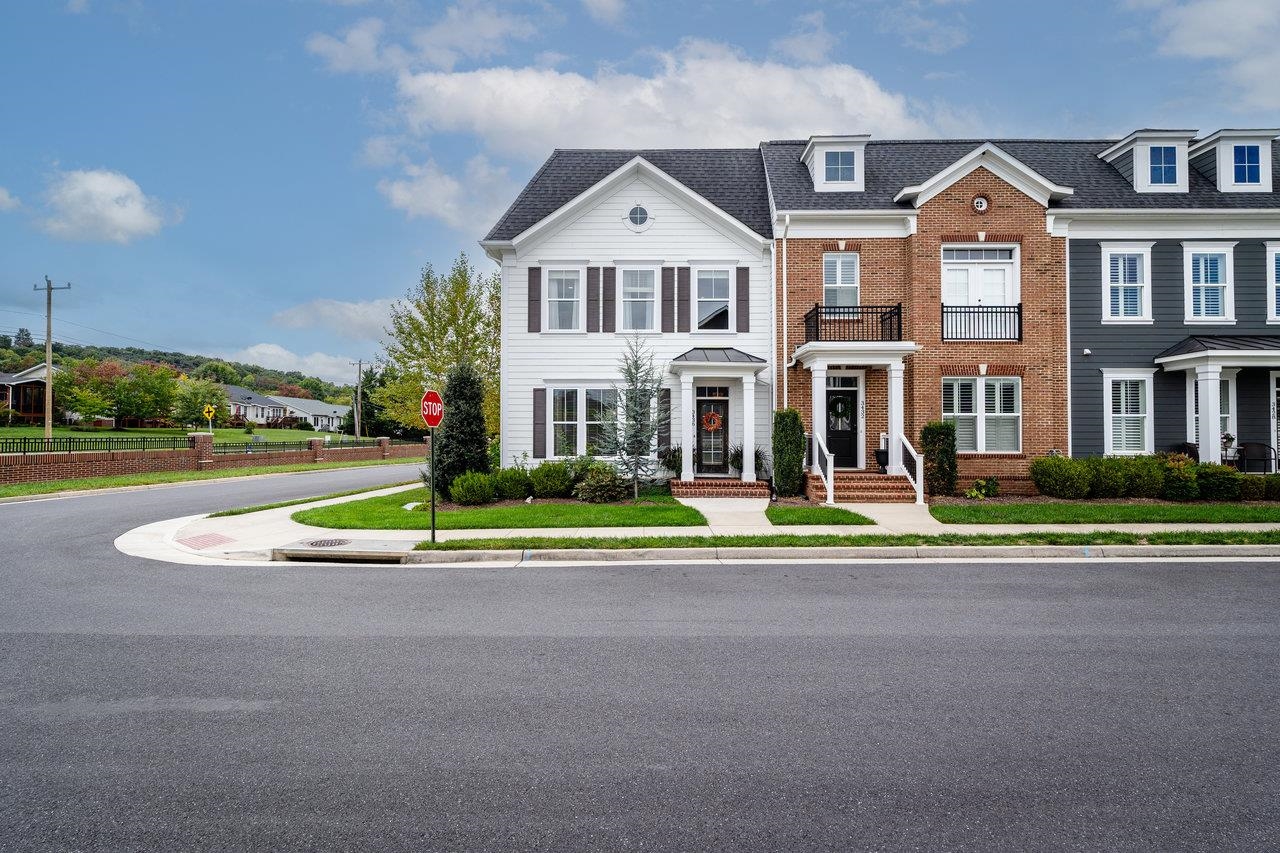 3436 CHARLESTON BLVD