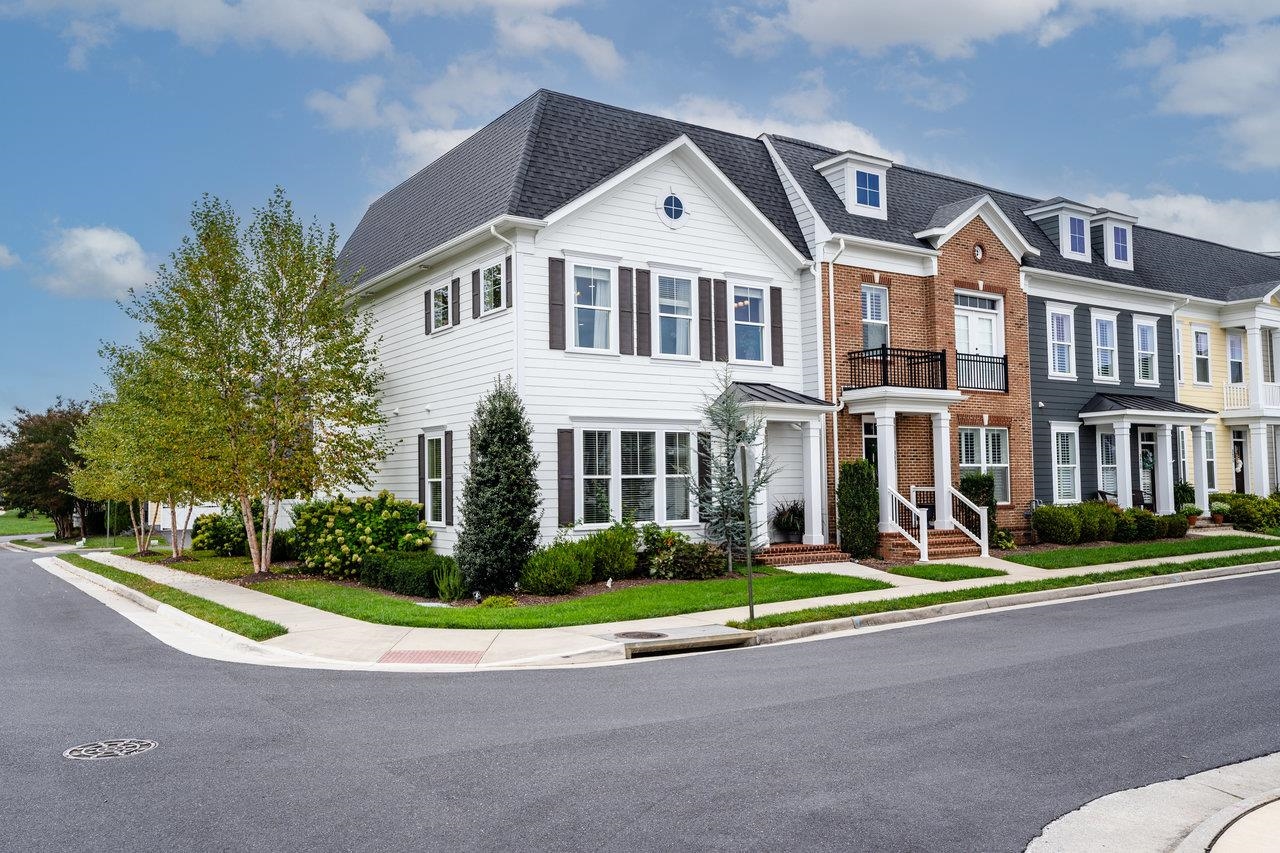 3436 CHARLESTON BLVD