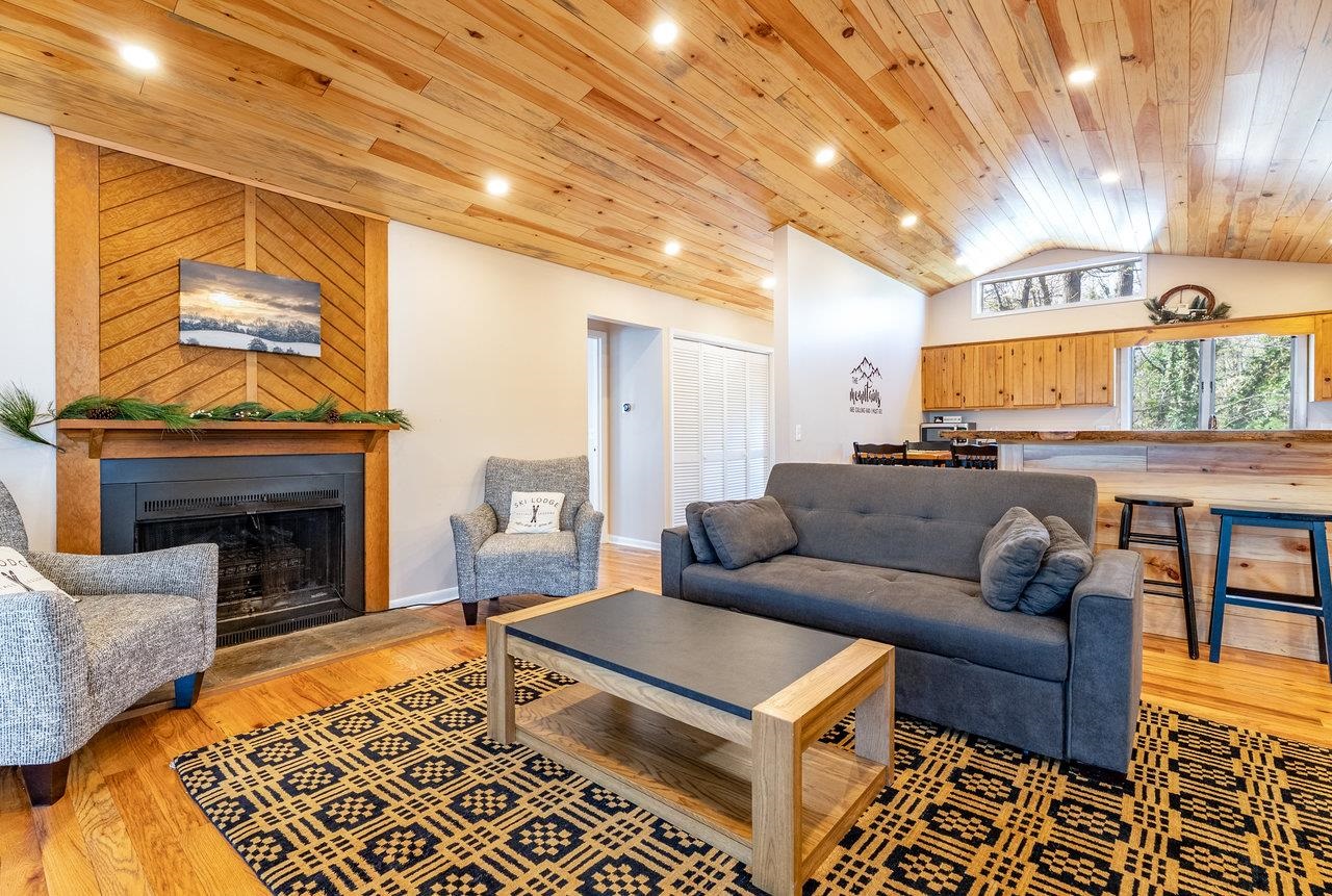 2829 LANIER LN