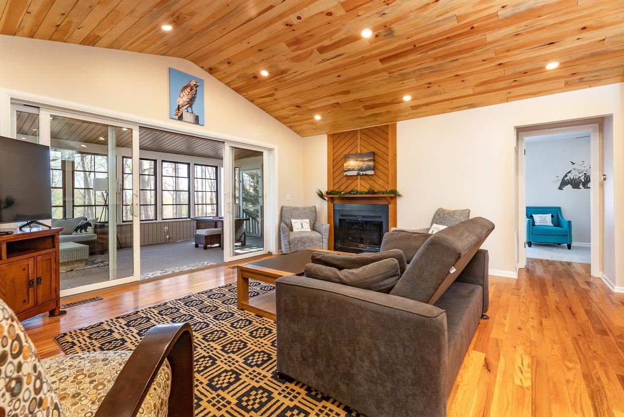 2829 LANIER LN