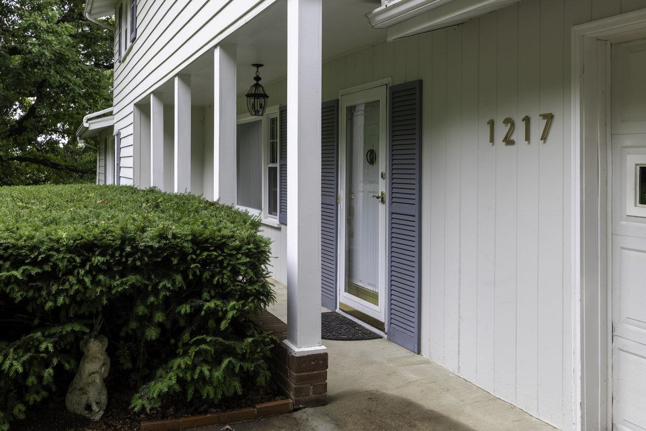 1217 WINDSOR RD