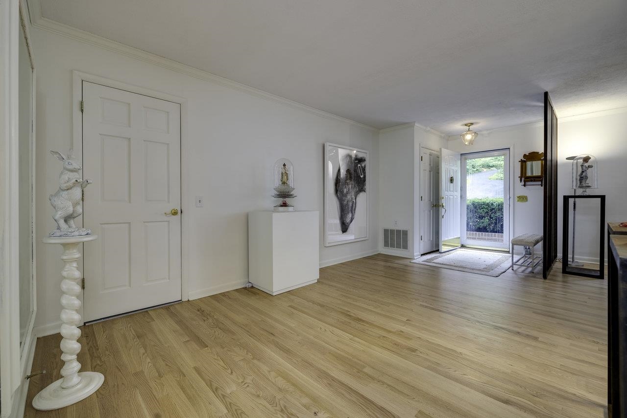 1217 WINDSOR RD