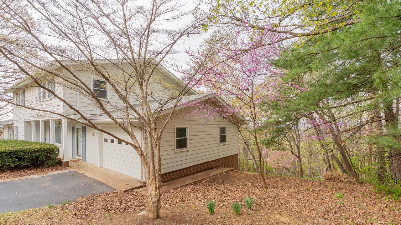 1217 WINDSOR RD