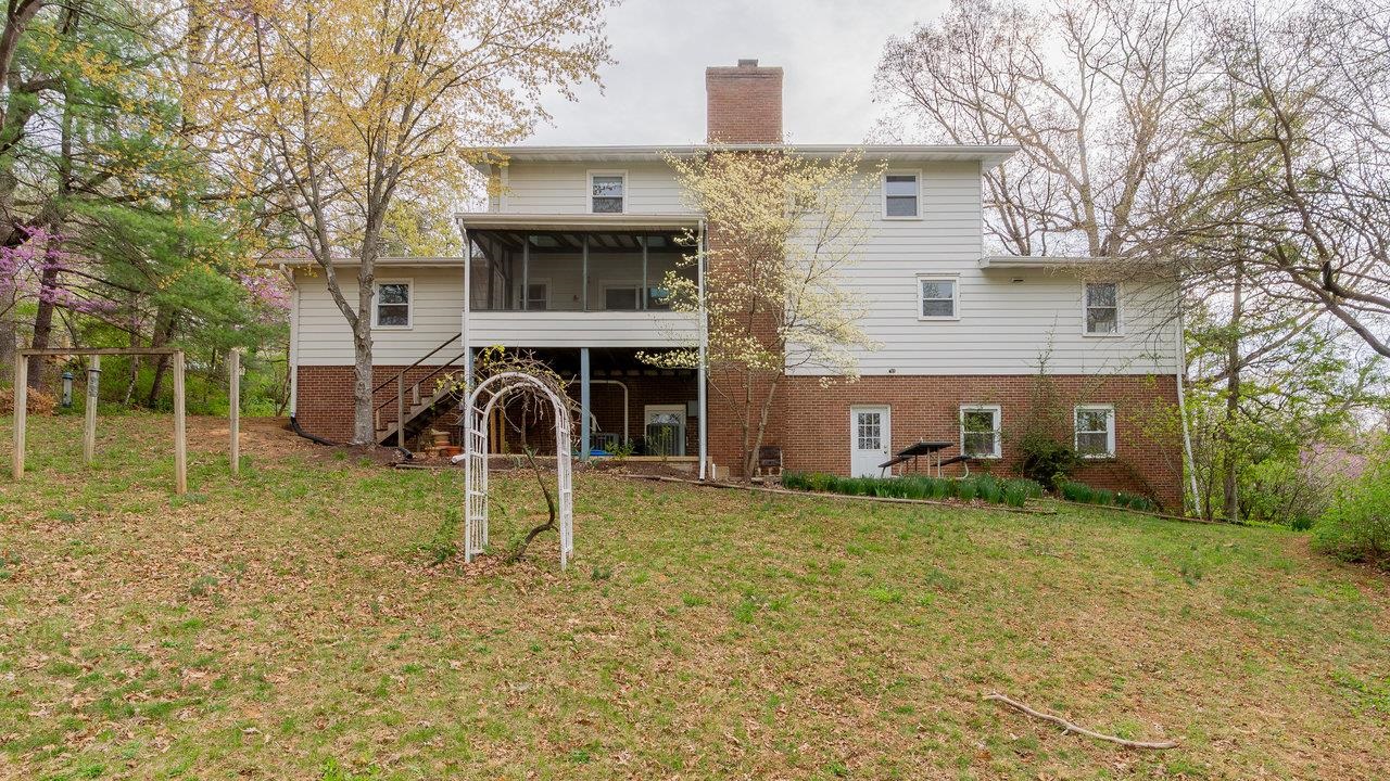 1217 WINDSOR RD
