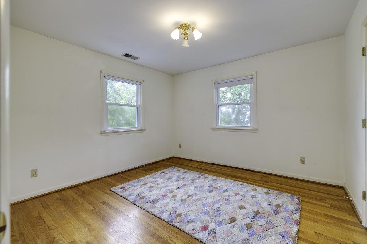 1217 WINDSOR RD