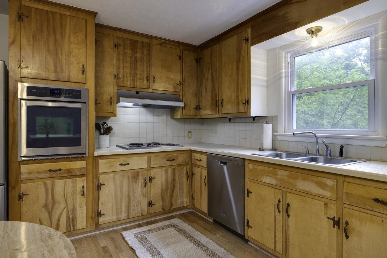 1217 WINDSOR RD