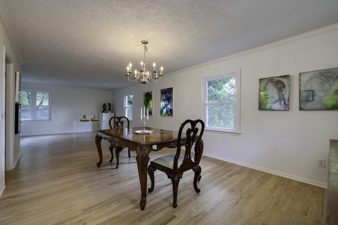 1217 WINDSOR RD