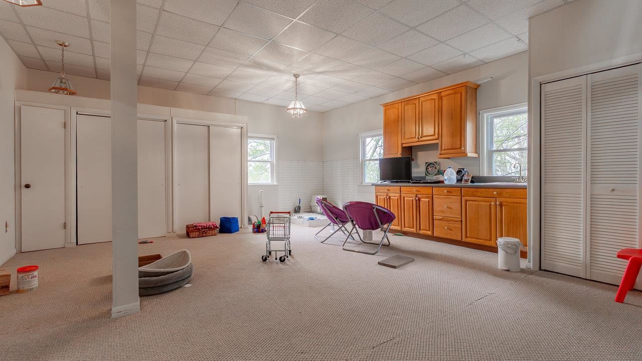 1217 WINDSOR RD