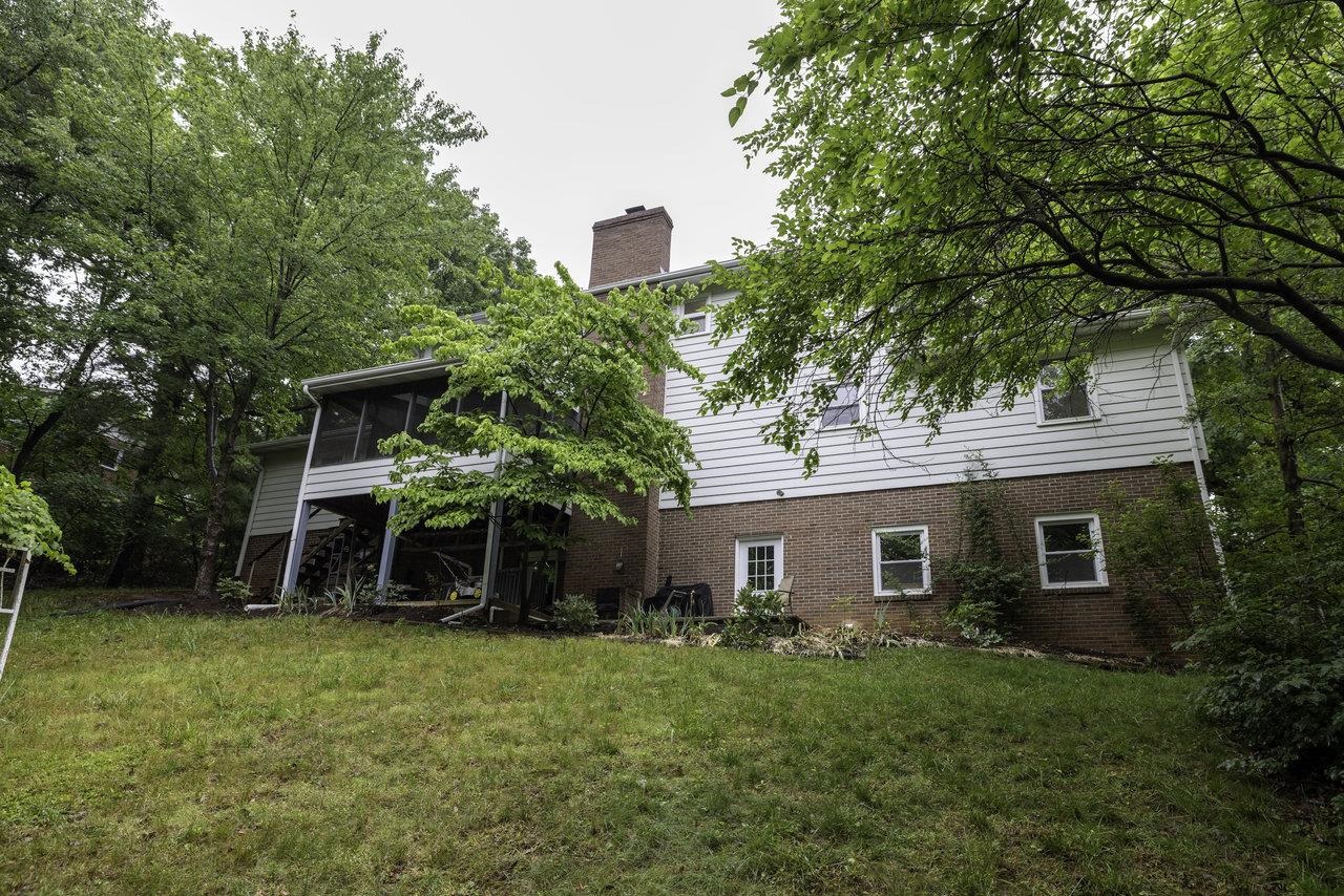 1217 WINDSOR RD