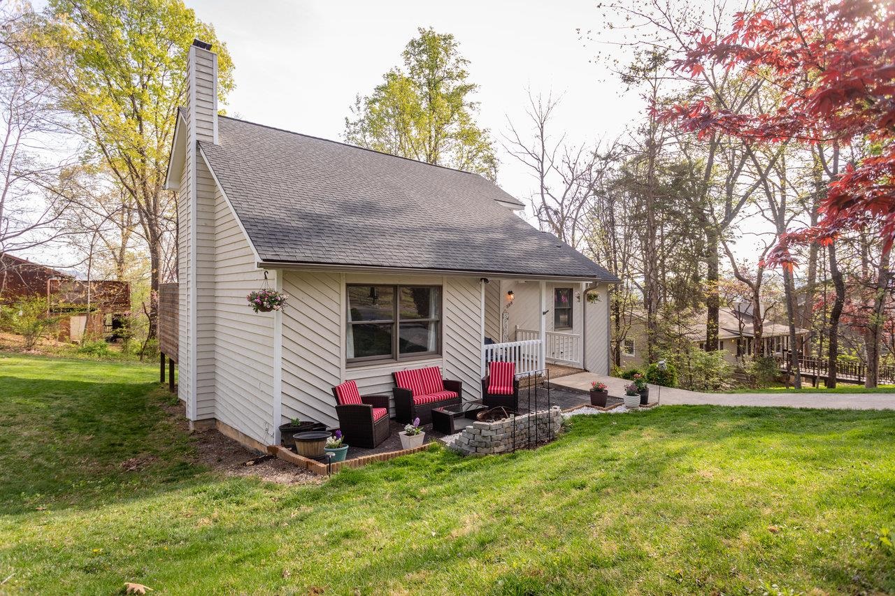 588 FLOWER DR