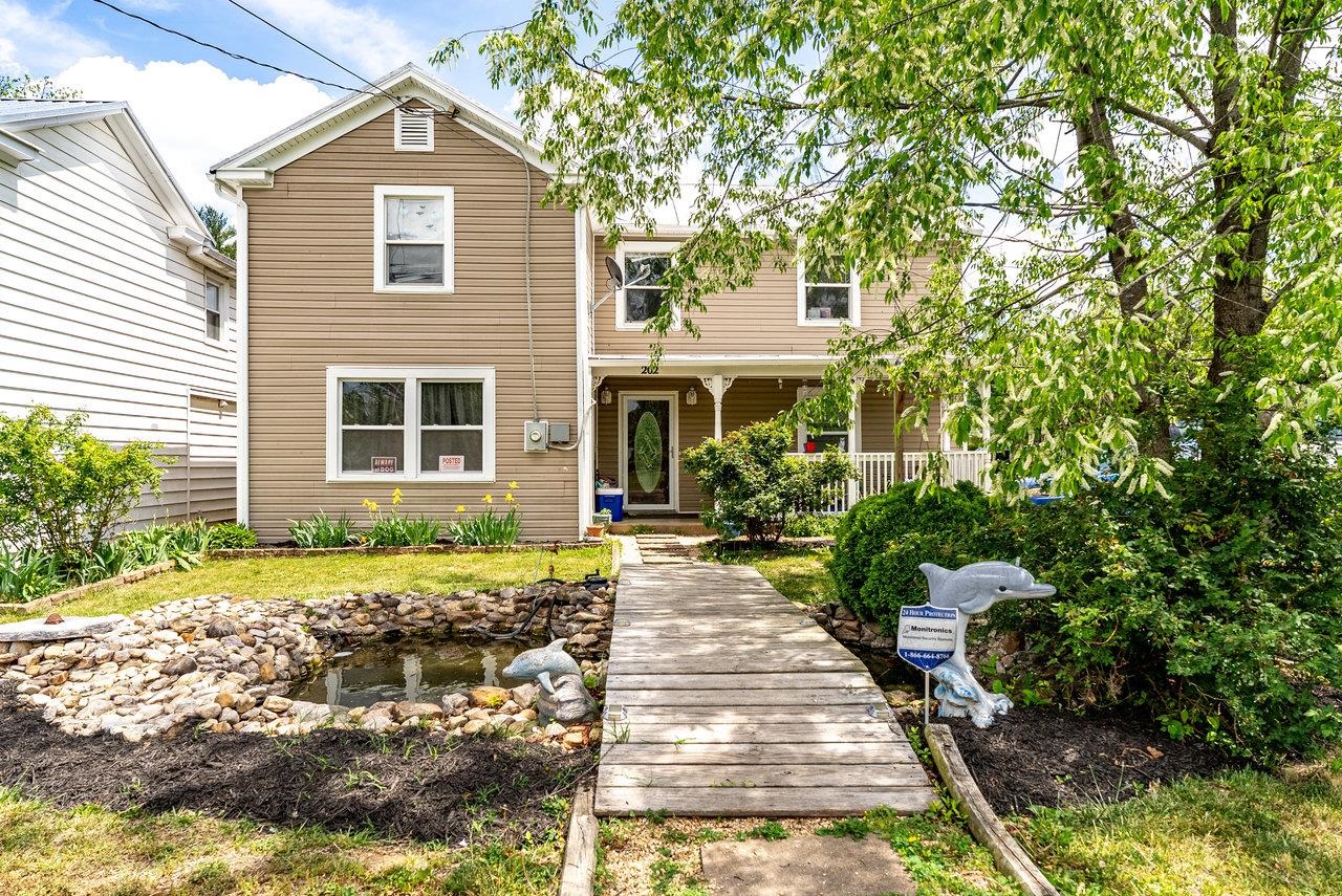 202 JACKSON AVE