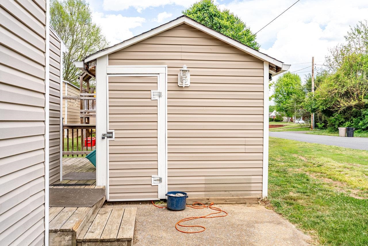 202 JACKSON AVE