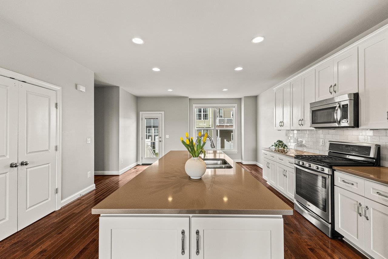 3215 CHARLESTON BLVD