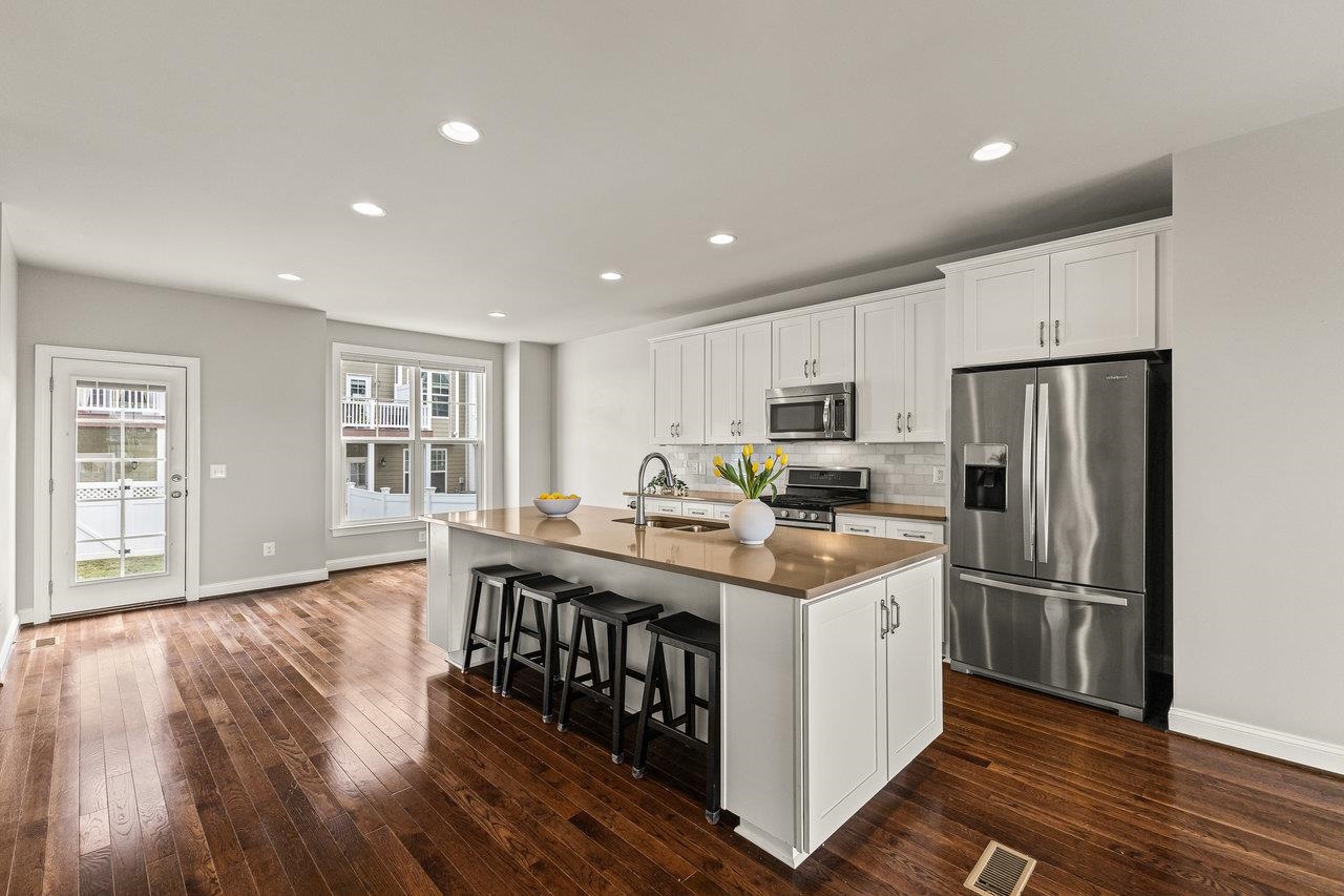 3215 CHARLESTON BLVD