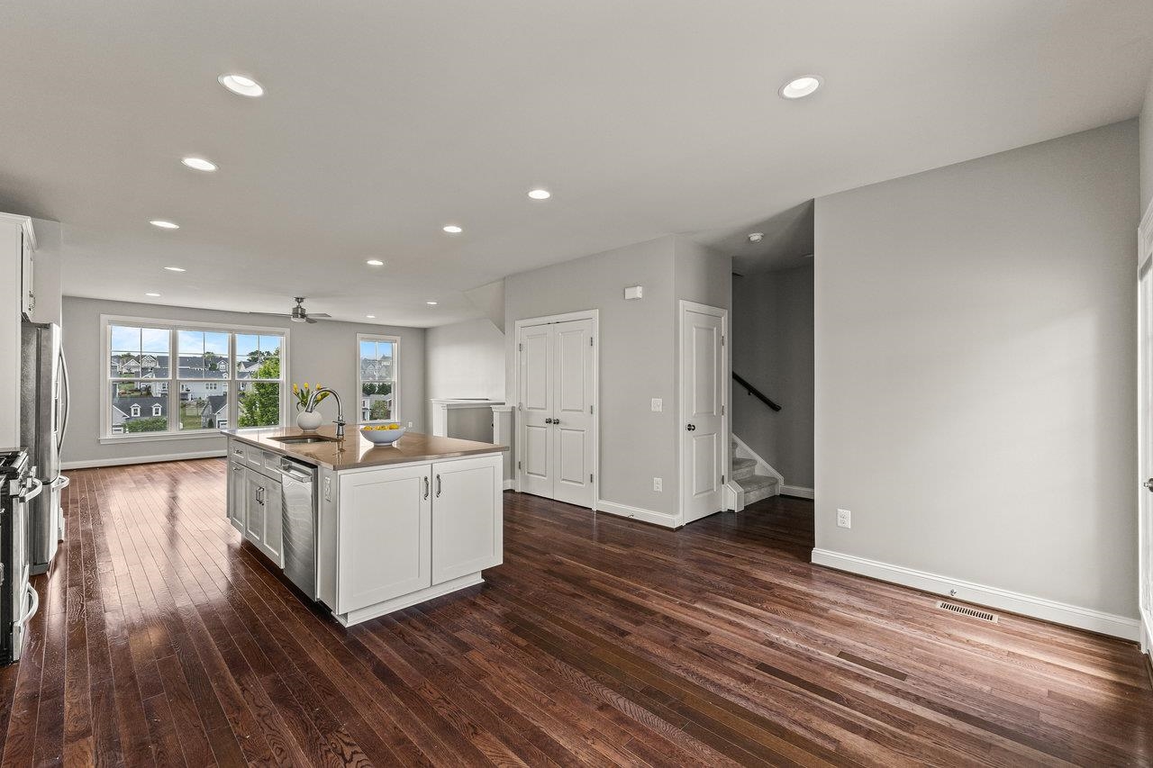 3215 CHARLESTON BLVD