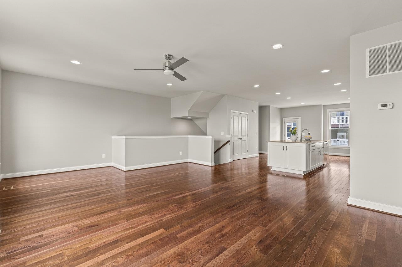 3215 CHARLESTON BLVD