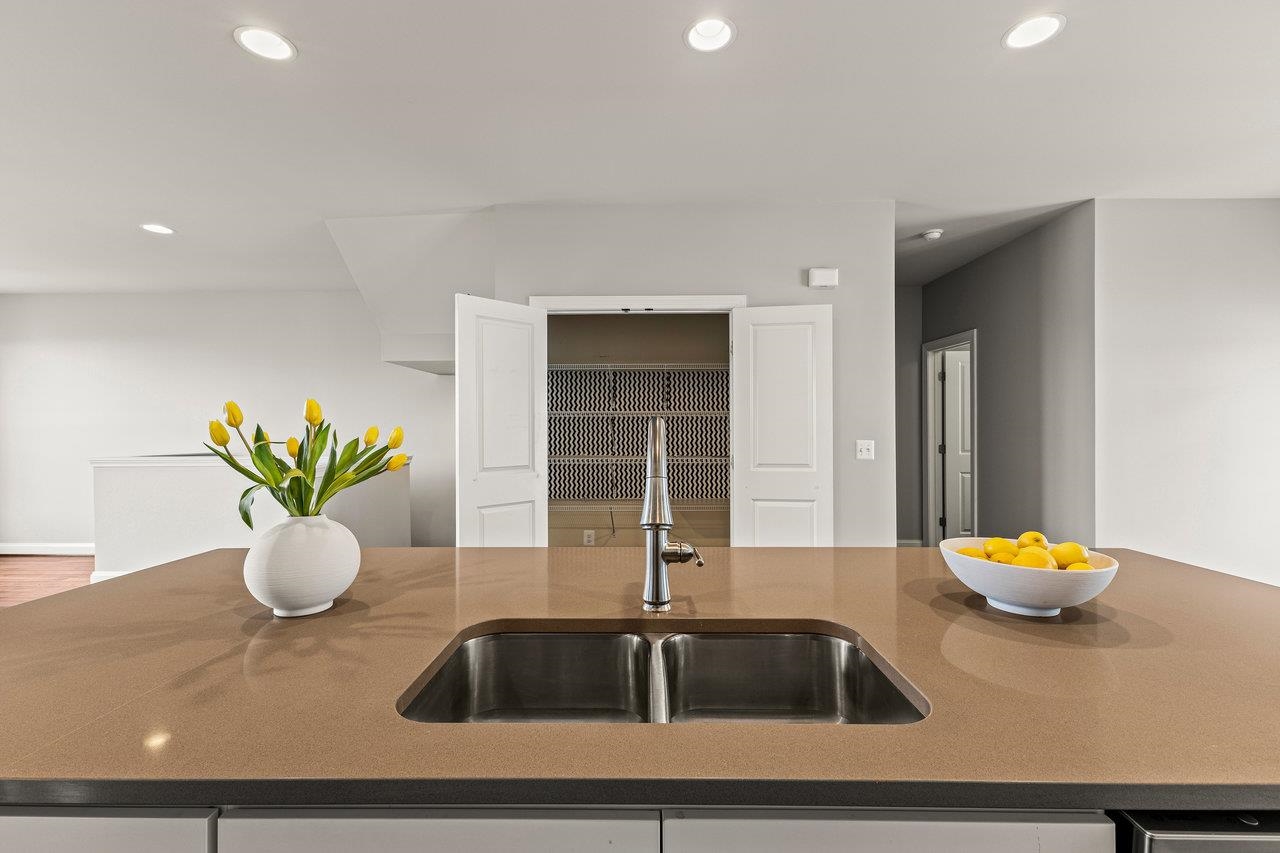 3215 CHARLESTON BLVD